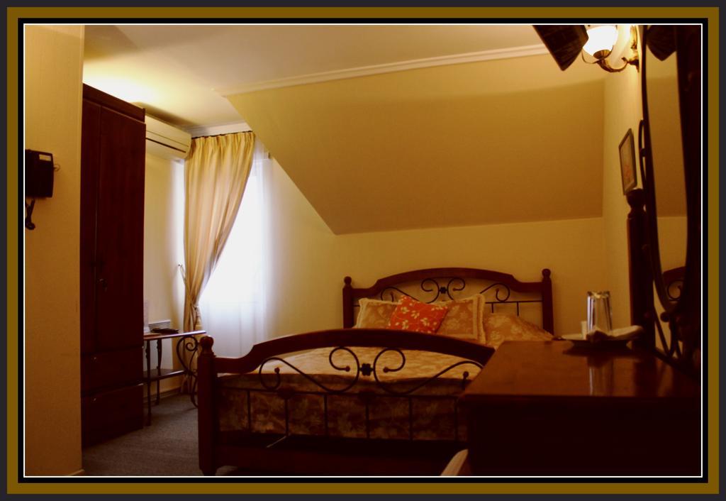 Edem Hotel Chubynske Esterno foto