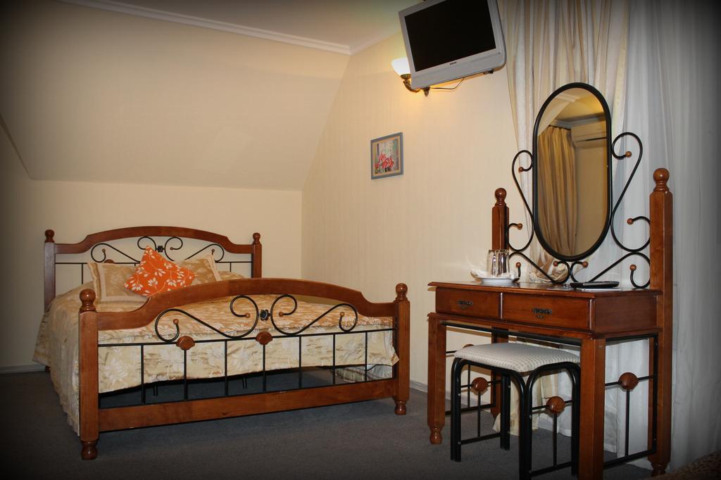 Edem Hotel Chubynske Esterno foto